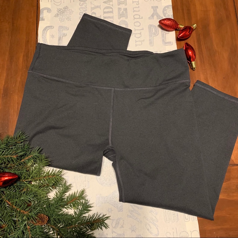 NWOT- Fabletics Dark Gray Capri Leggings -L